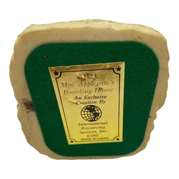 The Americana Collection Mrs. Applegate's Boarding House AH24 - Picture 5 of 10